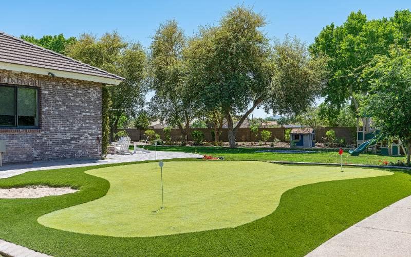 Putting green detail