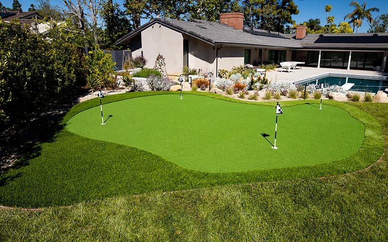 Backyard putting green built in artificial turf by HaloTurf